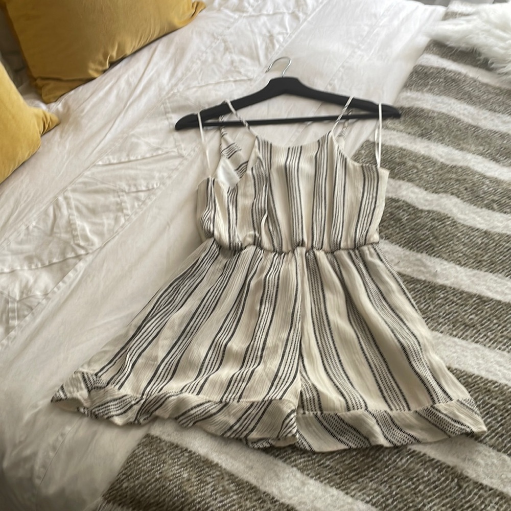 Lightweight black and white summer romper. XS. EUC.